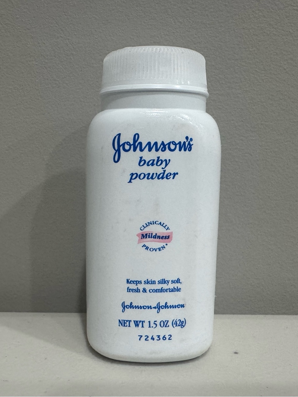 Johnsons Baby Powder Original Talc Formula 4 oz 2004 BRAND NEW